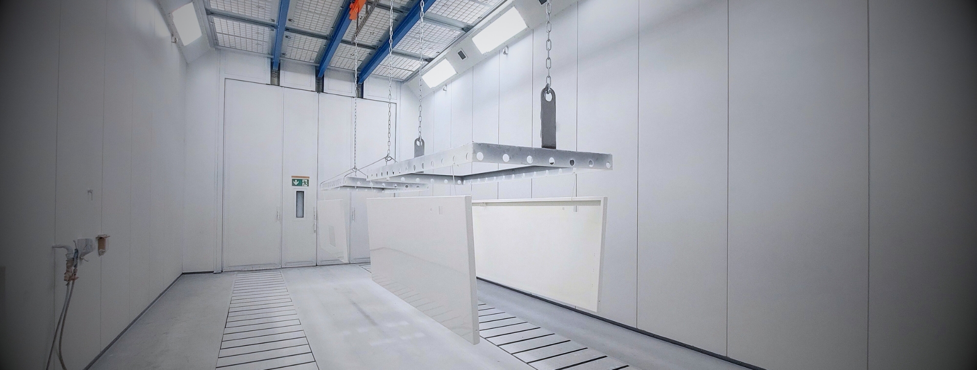 Effizient beschichten und trocknen mit Kombinierte Spritz- und Trockenkabine von SLF