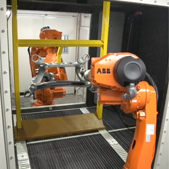 Wir liefern vollautomatisierte Strahlautomaten für die Automotive-Industrie