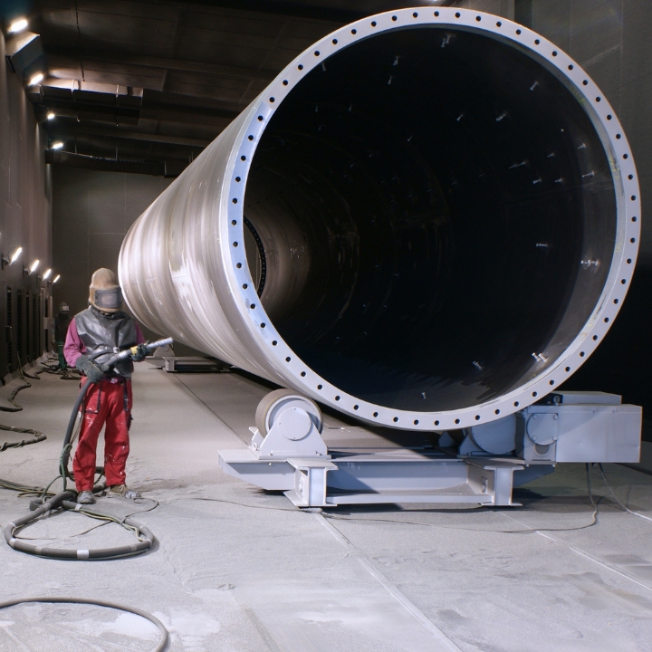 SLF liefert Strahl- und Lackiertechnik für den Windkraftanlagenbau