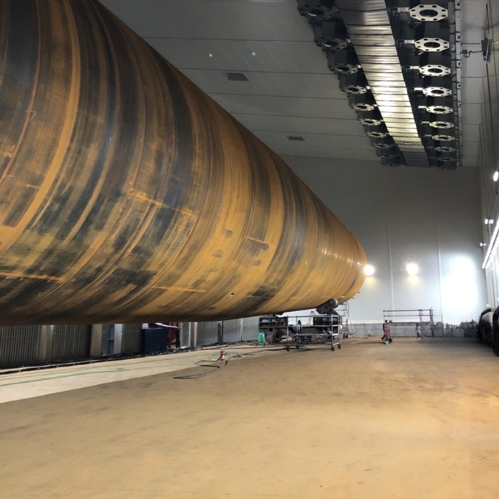 Wir liefern Anlagen für die Oberfächenbeschichtung im Windkraftanlagenindustrie